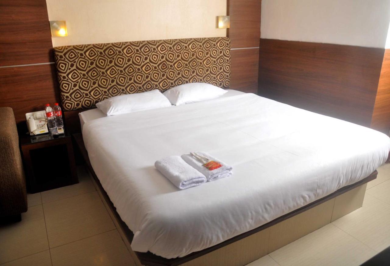 Ams Penthouse Hotel Jakarta Exterior foto